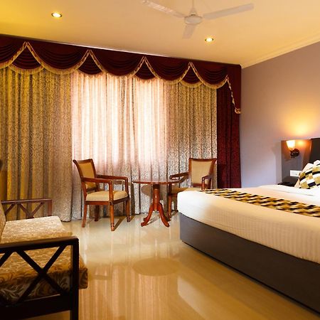 Hotel Gopalapuram International Поллачи Экстерьер фото