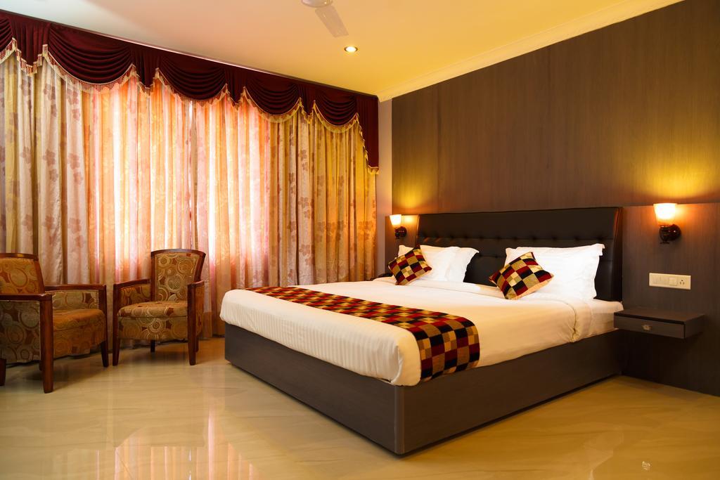 Hotel Gopalapuram International Поллачи Экстерьер фото