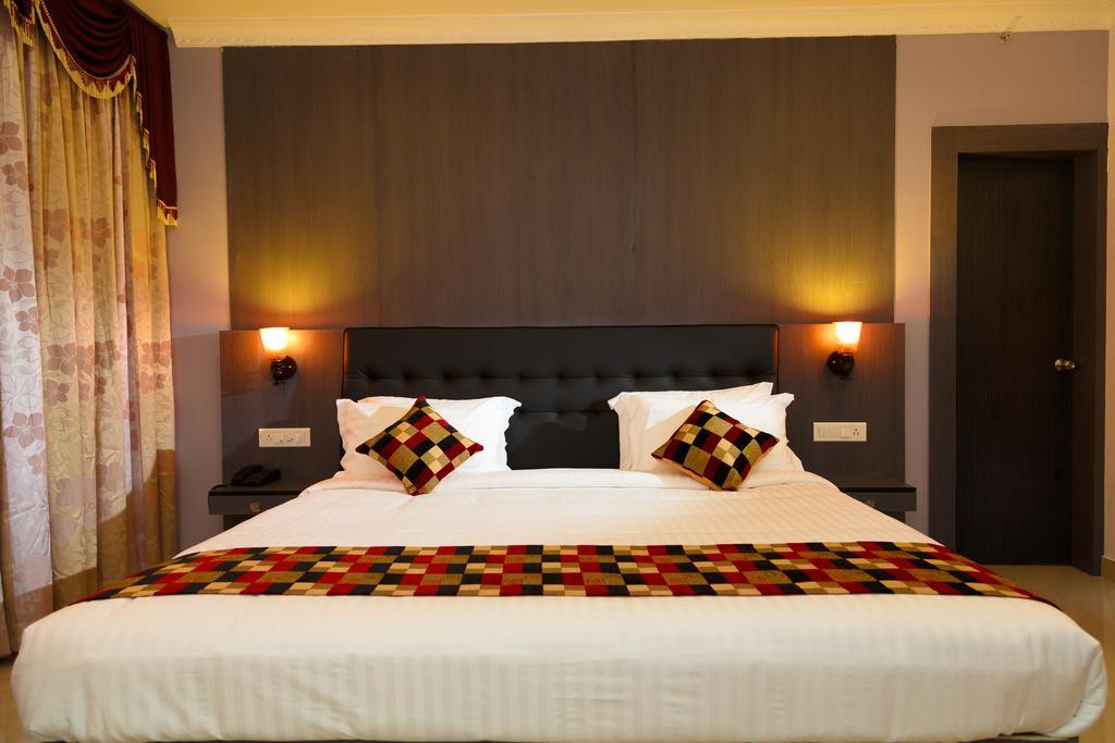 Hotel Gopalapuram International Поллачи Экстерьер фото