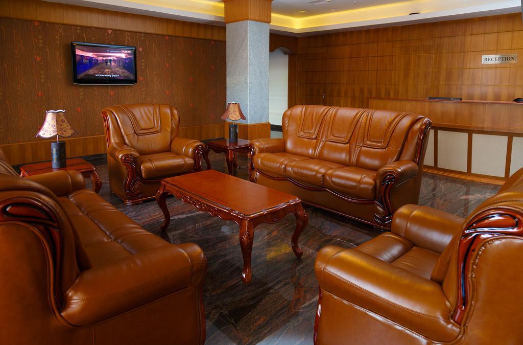 Hotel Gopalapuram International Поллачи Экстерьер фото