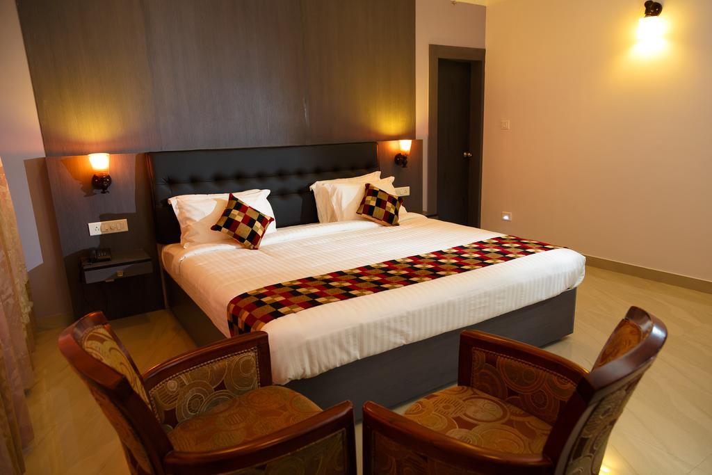 Hotel Gopalapuram International Поллачи Экстерьер фото