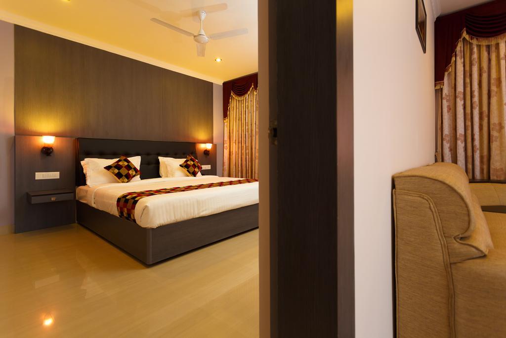 Hotel Gopalapuram International Поллачи Экстерьер фото