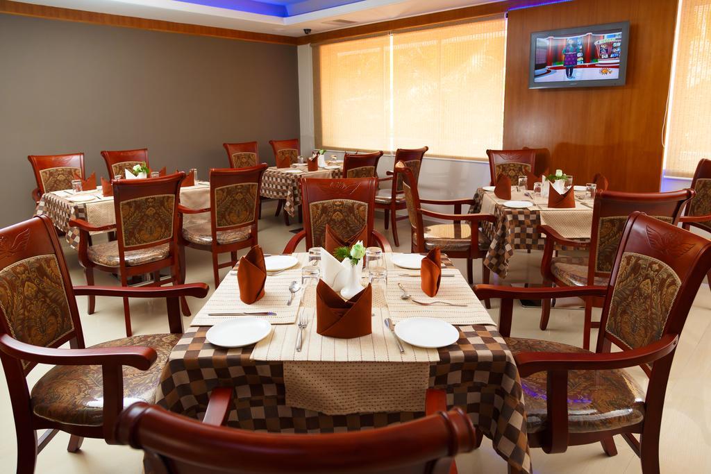 Hotel Gopalapuram International Поллачи Экстерьер фото