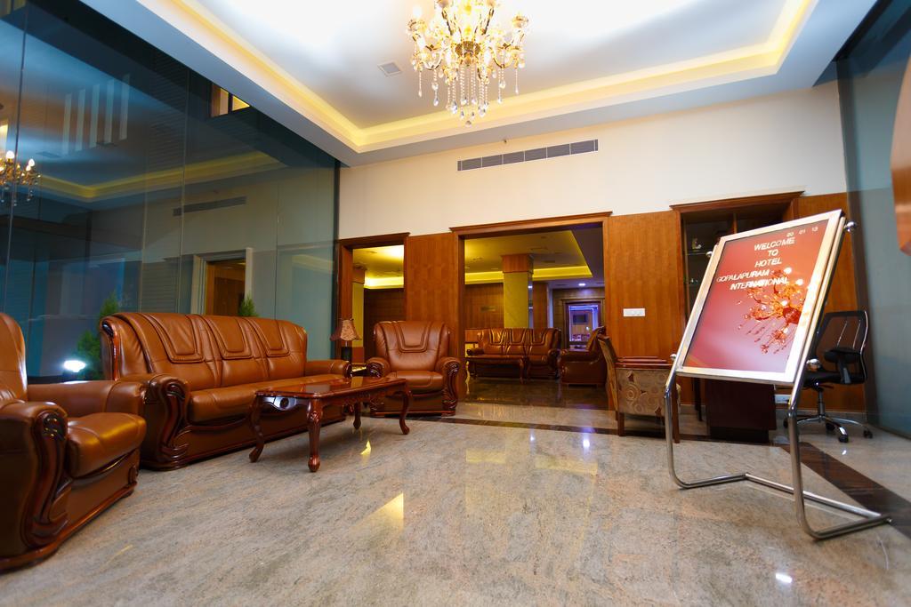 Hotel Gopalapuram International Поллачи Экстерьер фото