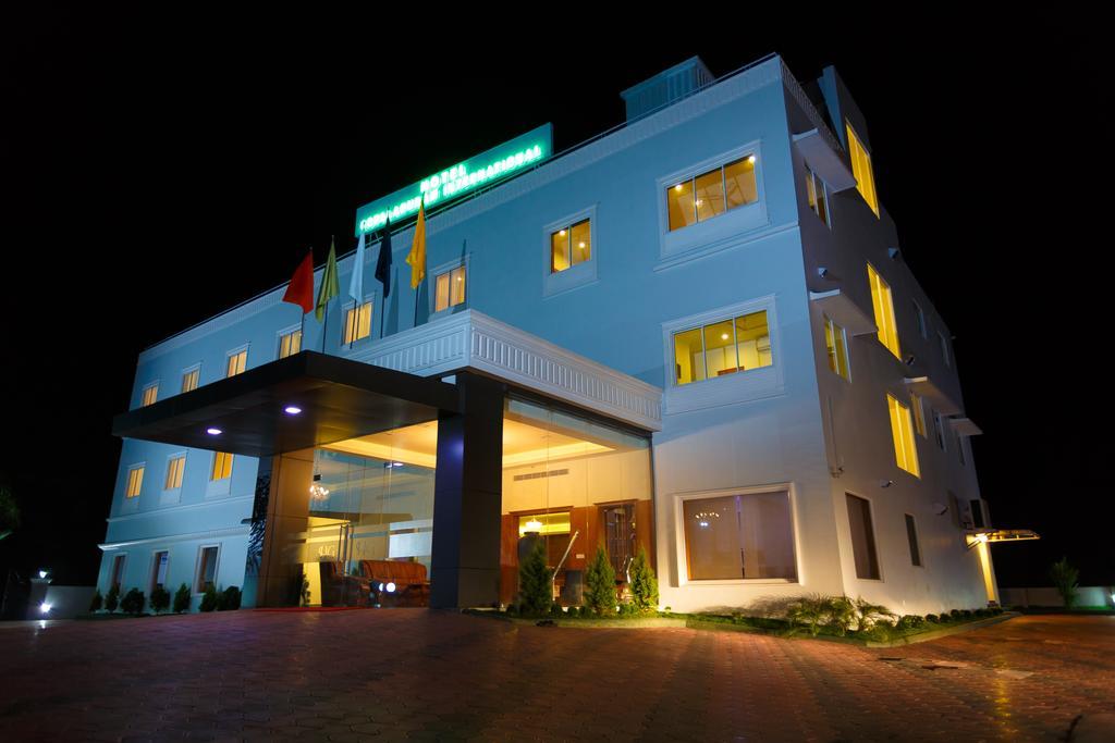 Hotel Gopalapuram International Поллачи Экстерьер фото
