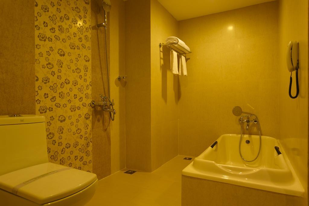 Hotel Gopalapuram International Поллачи Экстерьер фото