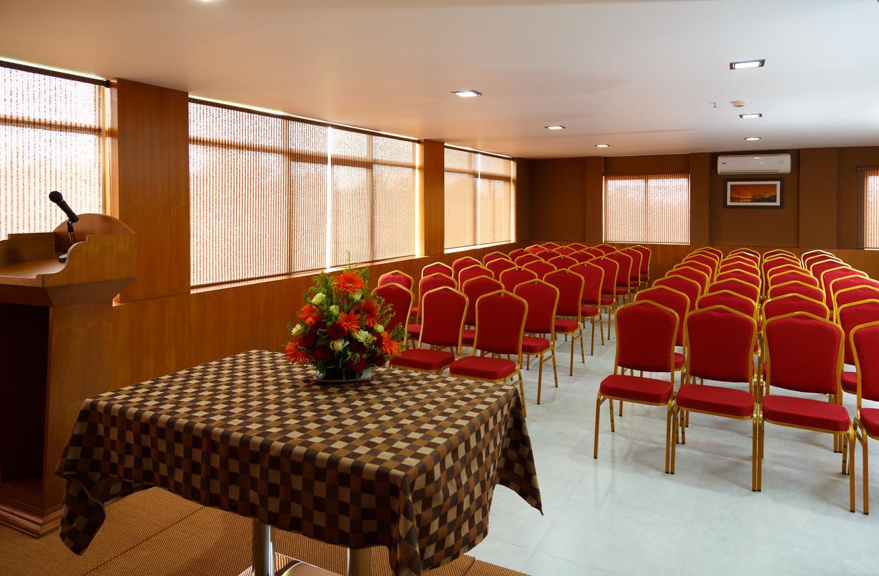 Hotel Gopalapuram International Поллачи Экстерьер фото